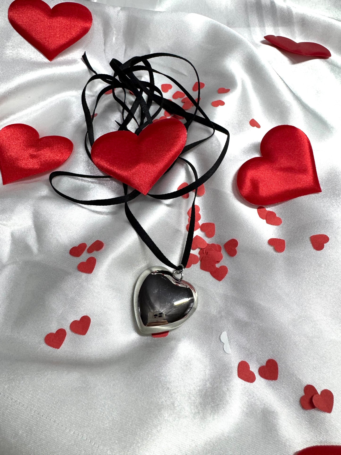 Collana con cordoncino e cuore