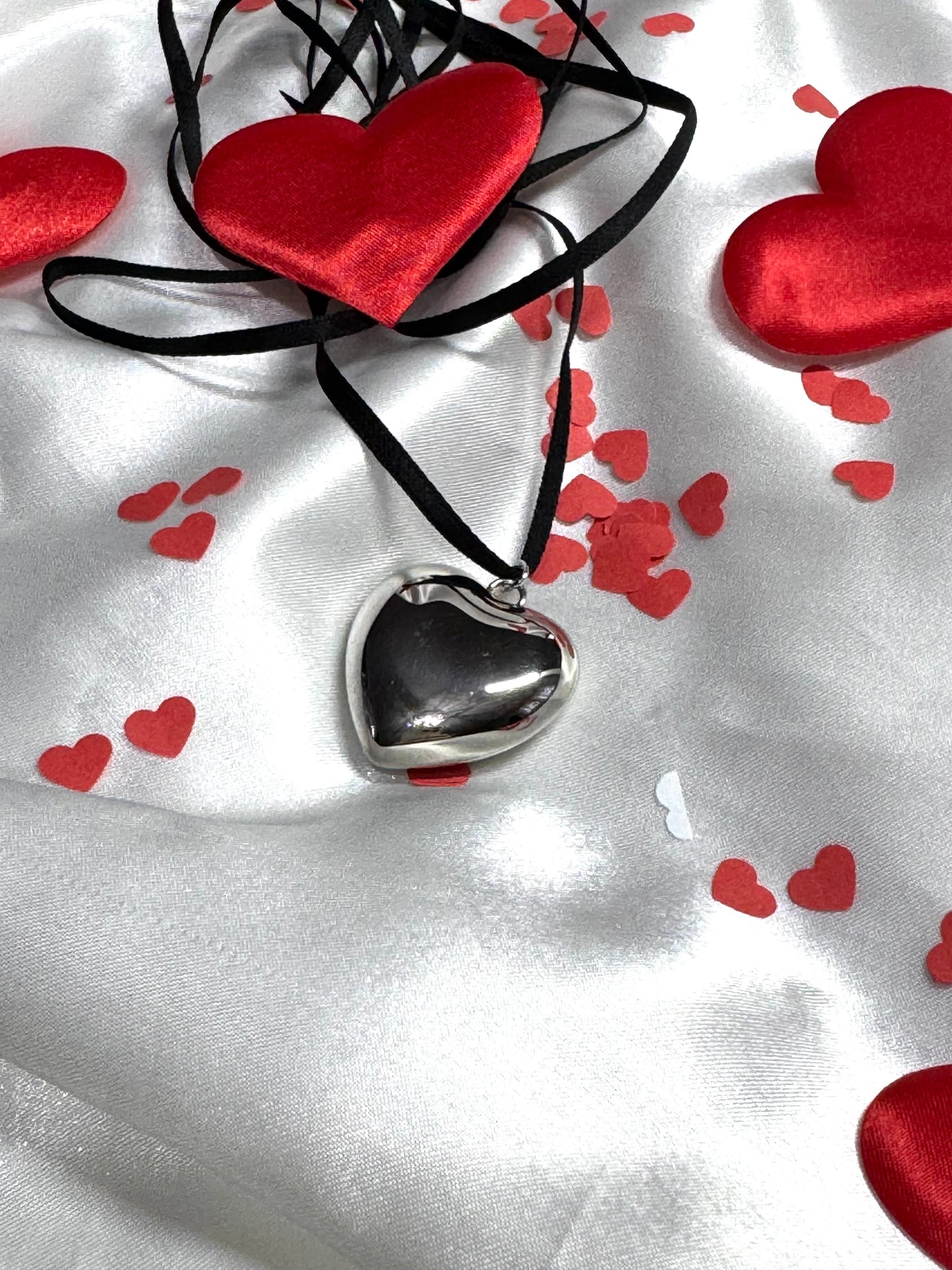 Collana con cordoncino e cuore